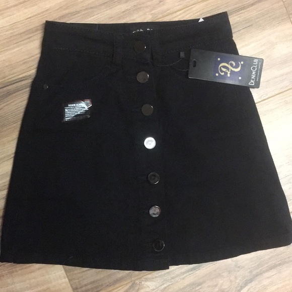 Boohoo Dresses & Skirts - Black mini skirt